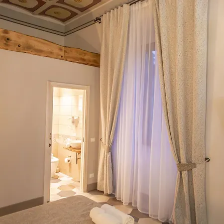 La Rondine Bed and Breakfast 3*