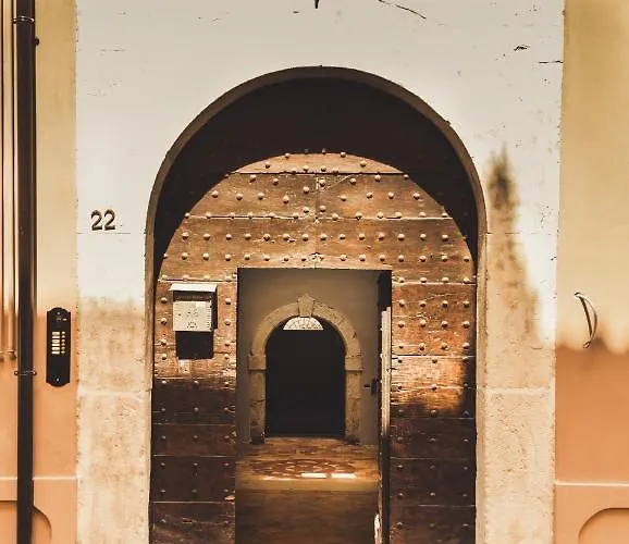 La Rondine Alojamento de Acomodação e Pequeno-almoço 3*